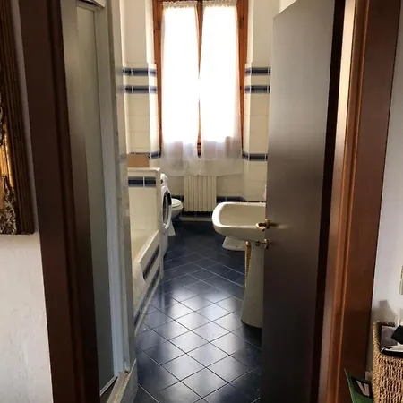 Casa de hóspedes Galceti 2 *